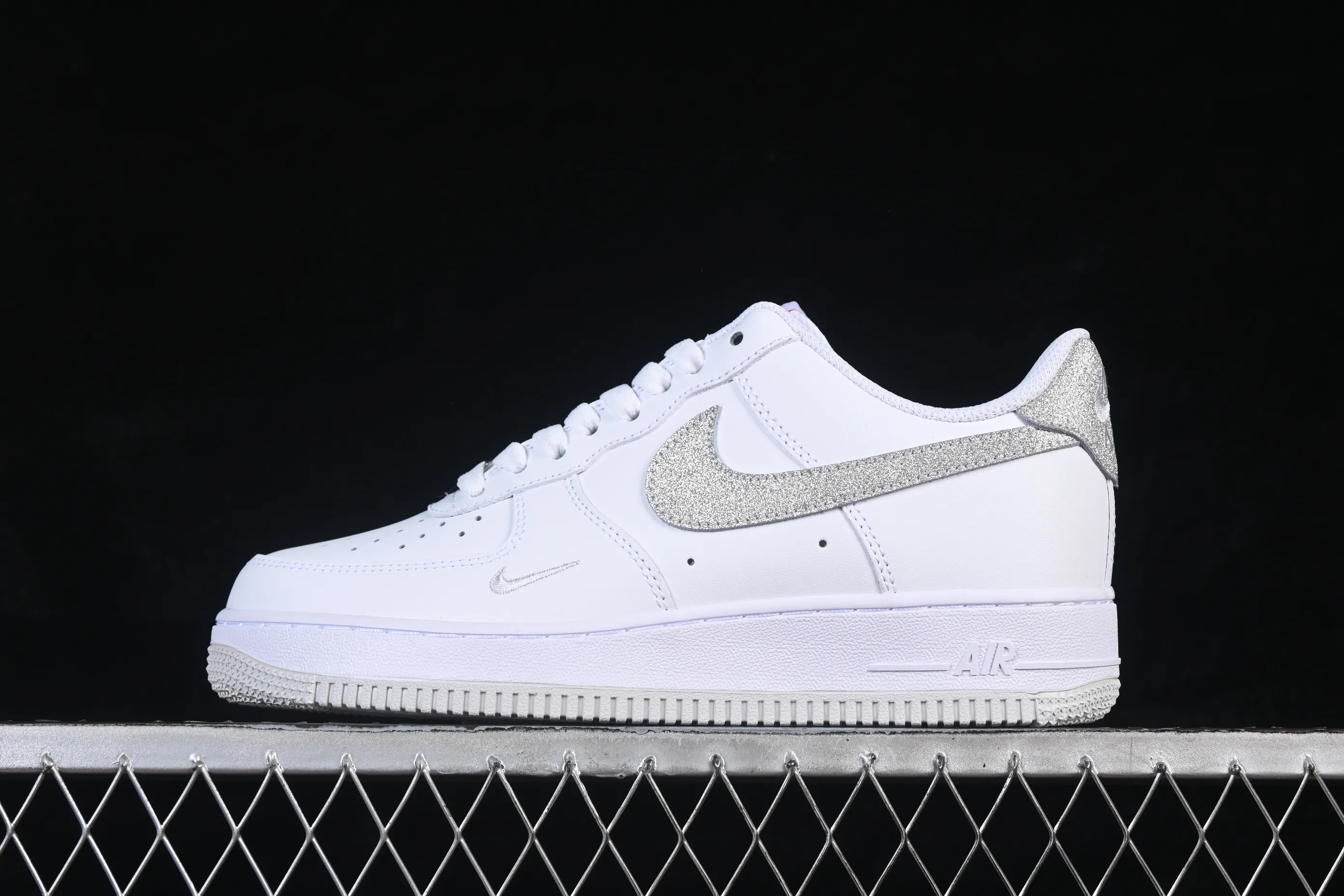 All categories Nk Air Force 1 Air Force series Nk Air Force 1 Low Air Force low top Nike Air Force 1'07 Low sequined hook Air Force 1 low top casual sneakers ZH0316-156